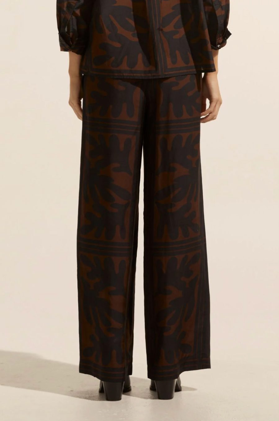 zoe kratzmann silk blend breeze pant in choc frond