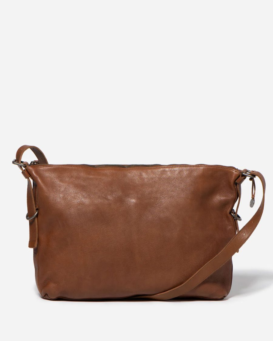 stitch & hide vaucluse leather bag in saddle